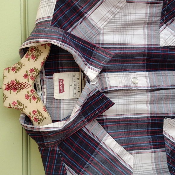 Levi's Other - Men's Levi's XL snap button flannel black white red grey